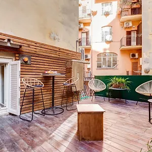https://macelli-city-apartment-with-terrace.it-romehotels.com